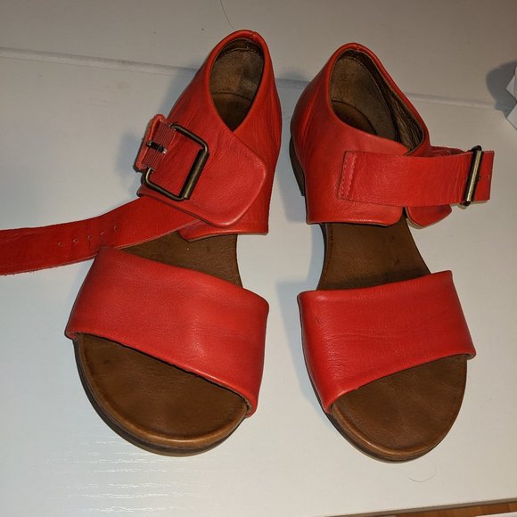 Sz 39 Bueno red leather sandals - Picture 1 of 2
